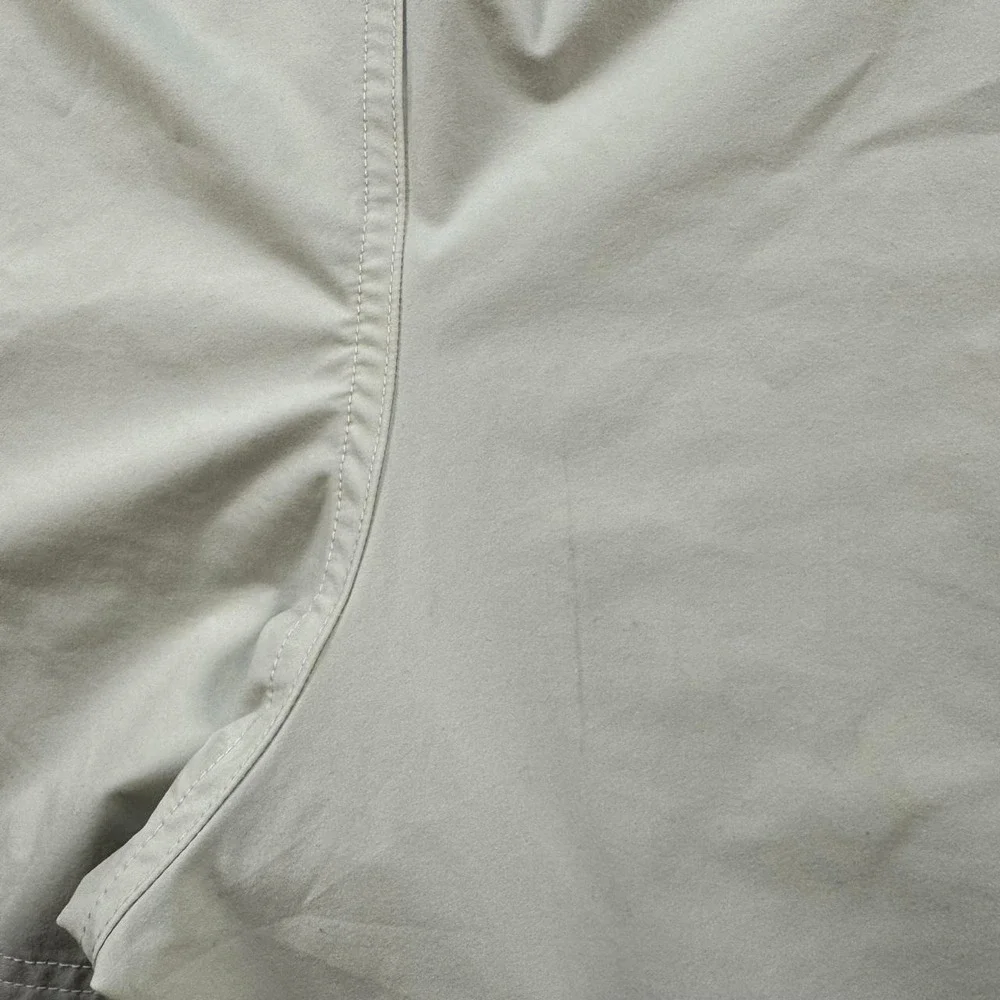 Avia cream cargo shorts women's size L
